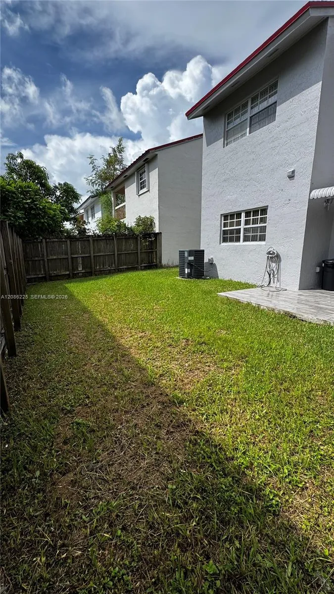 885 SE 13th Rd Homestead, FL 33035