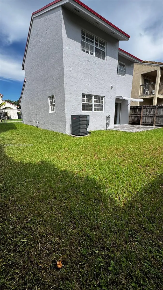 885 SE 13th Rd Homestead, FL 33035