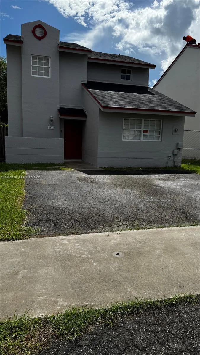 885 SE 13th Rd Homestead, FL 33035