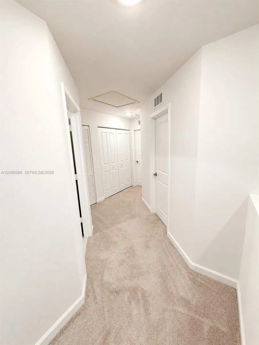 5013 Woods Edge Cir Riviera Beach, FL 33410