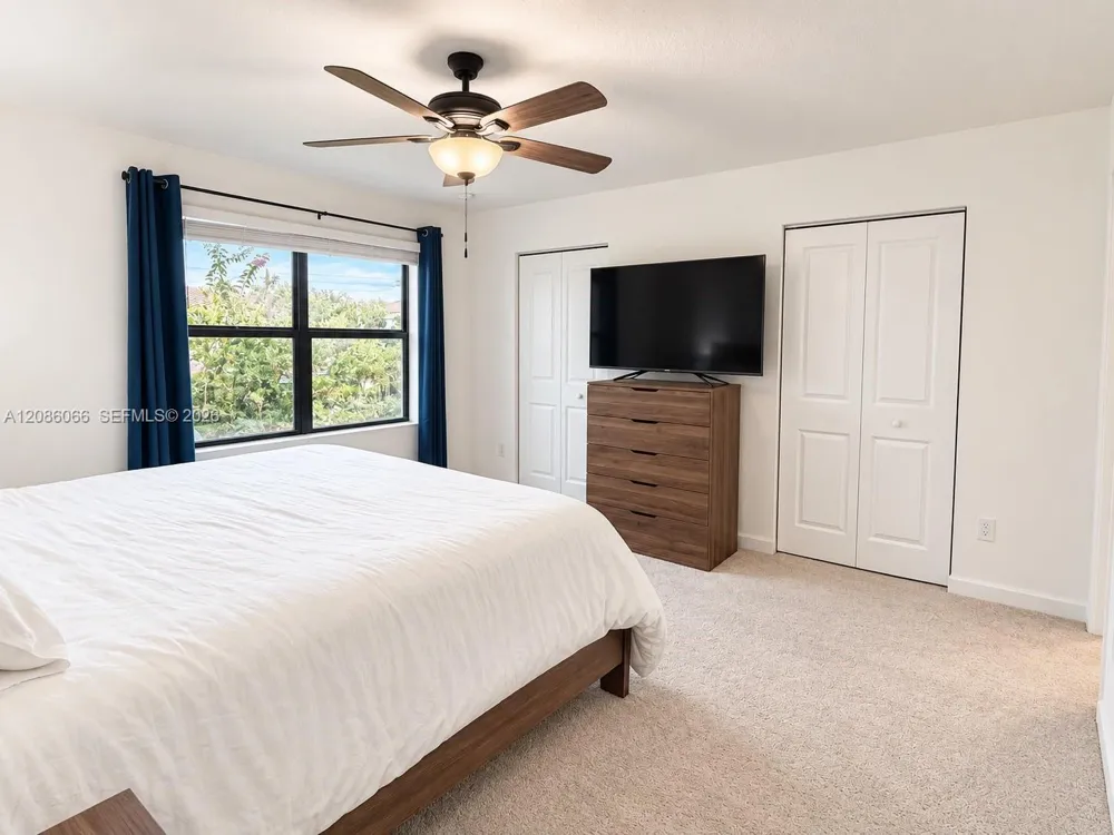 5013 Woods Edge Cir Riviera Beach, FL 33410