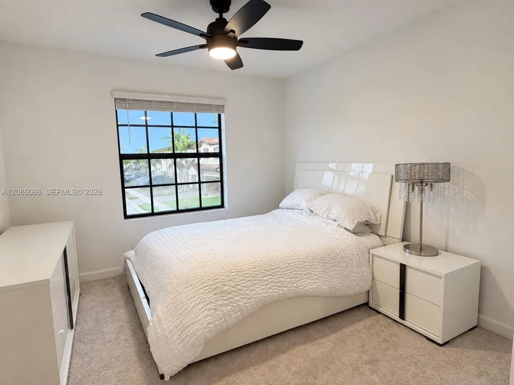 5013 Woods Edge Cir Riviera Beach, FL 33410