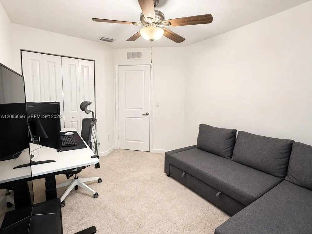 5013 Woods Edge Cir Riviera Beach, FL 33410
