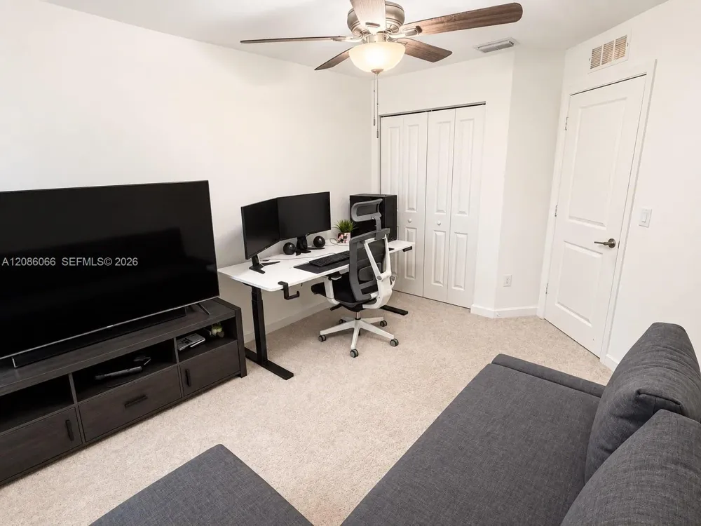 5013 Woods Edge Cir Riviera Beach, FL 33410
