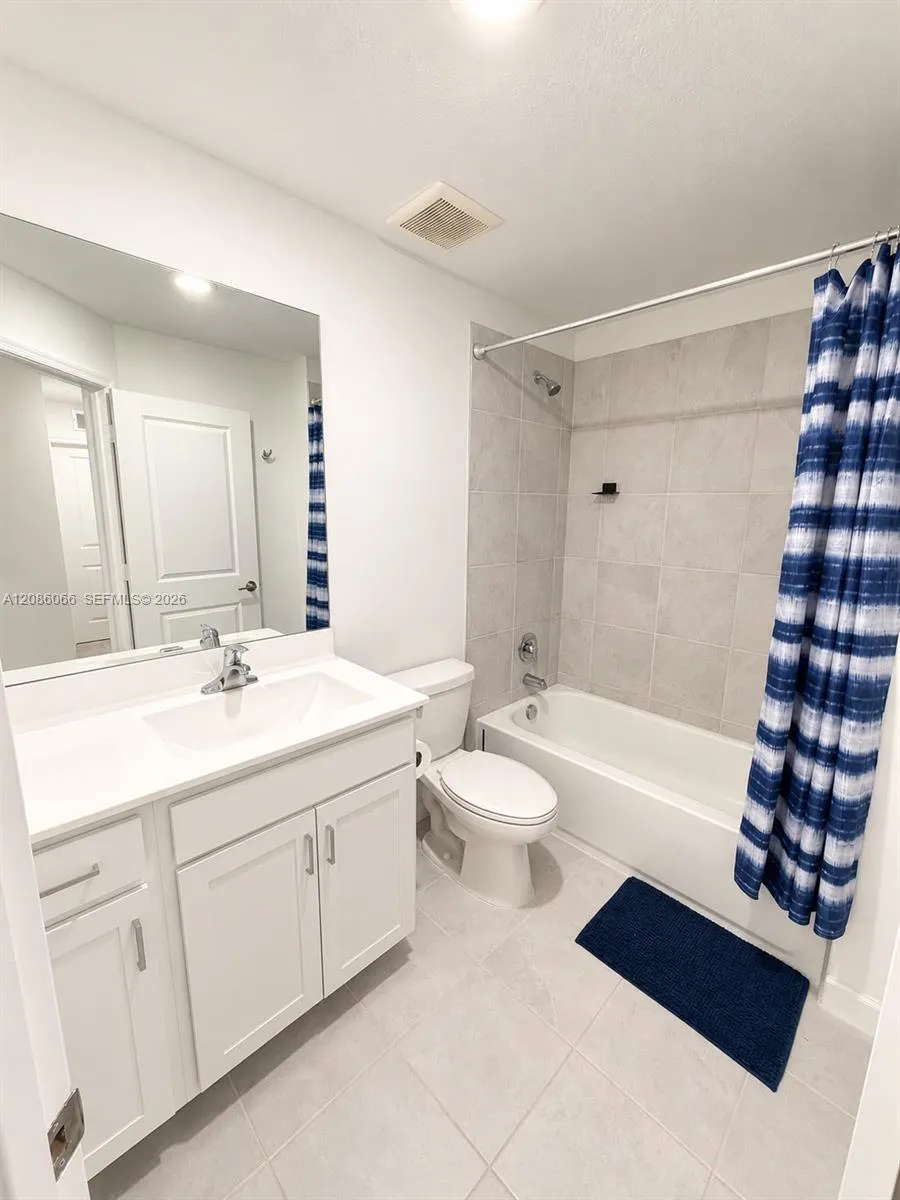5013 Woods Edge Cir Riviera Beach, FL 33410