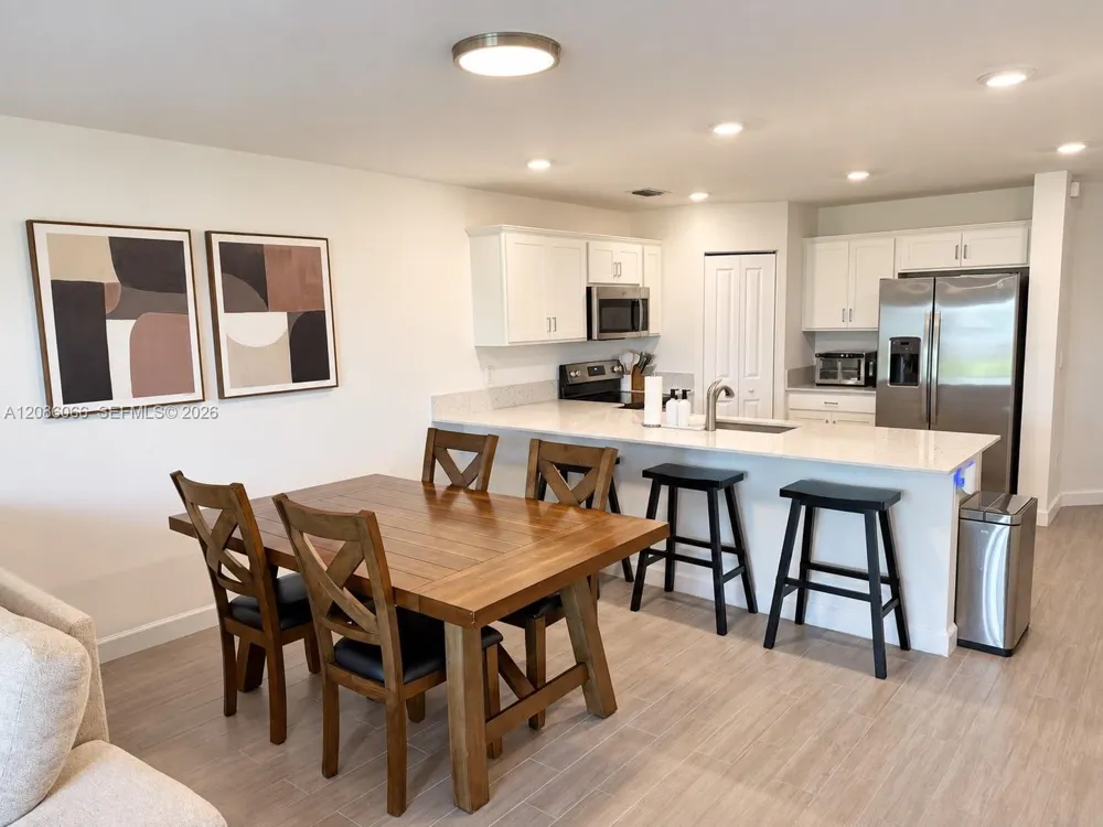 5013 Woods Edge Cir Riviera Beach, FL 33410
