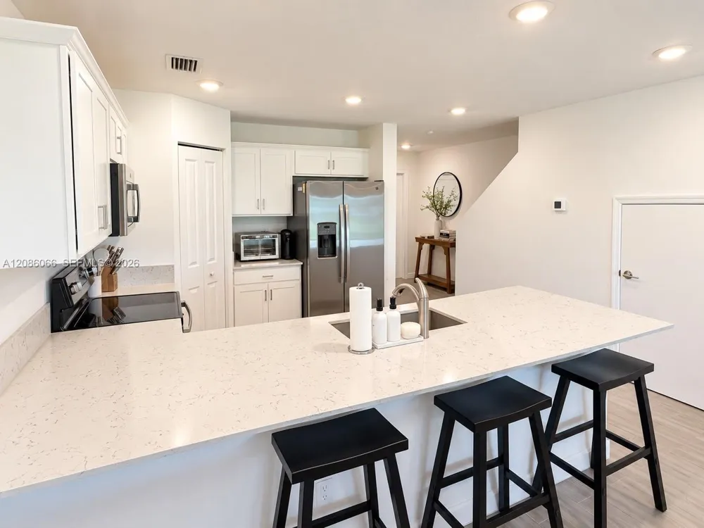 5013 Woods Edge Cir Riviera Beach, FL 33410