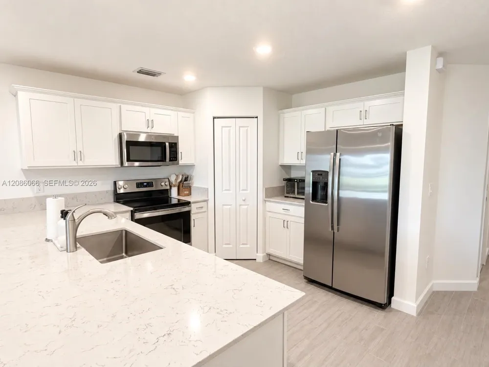 5013 Woods Edge Cir Riviera Beach, FL 33410