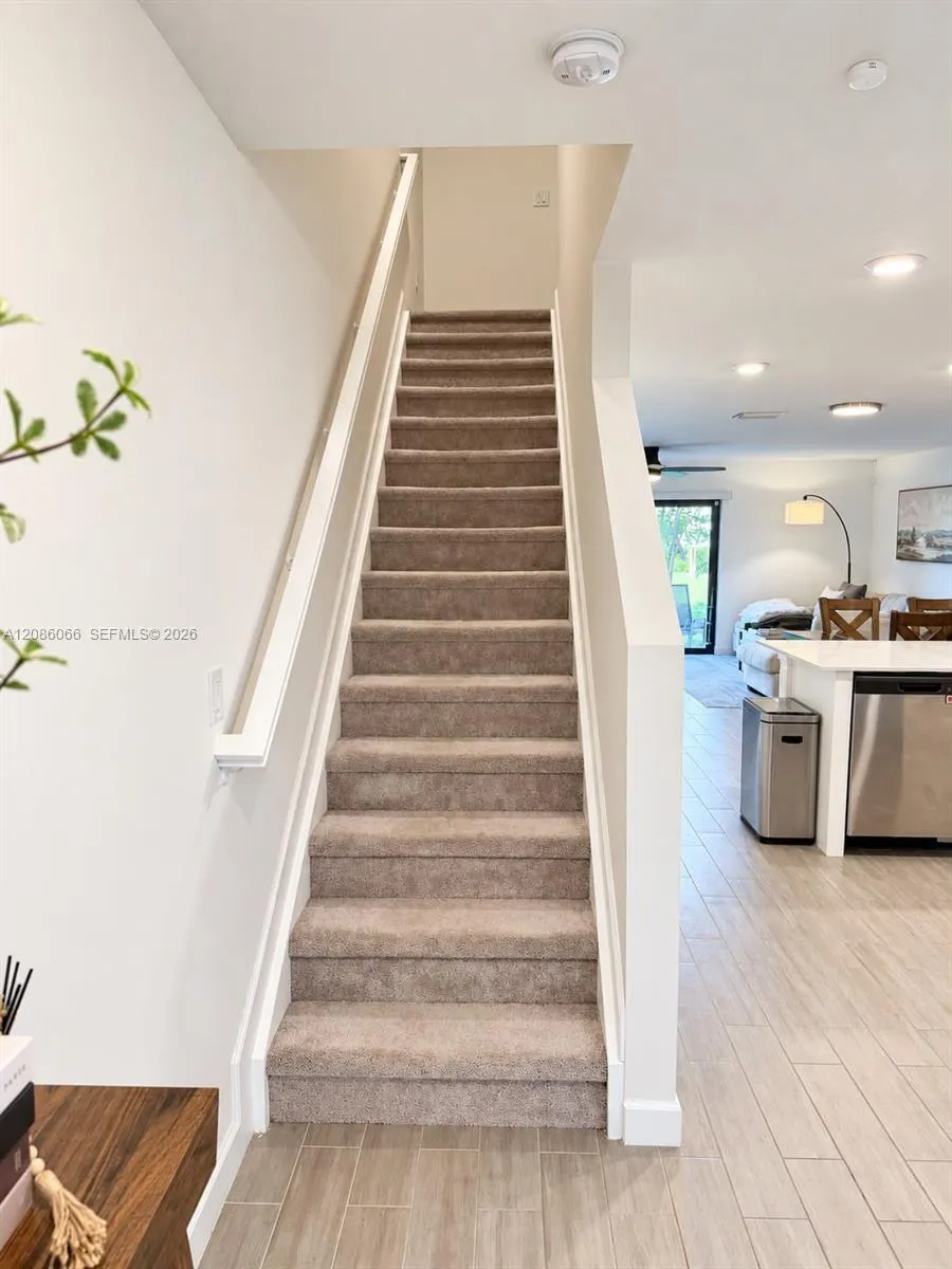 5013 Woods Edge Cir Riviera Beach, FL 33410