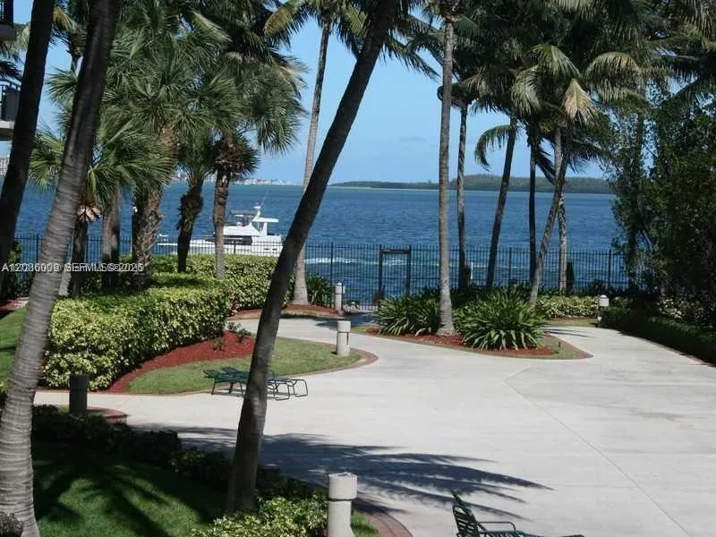 540 BRICKELL KEY DR #1511 Miami, FL 33131