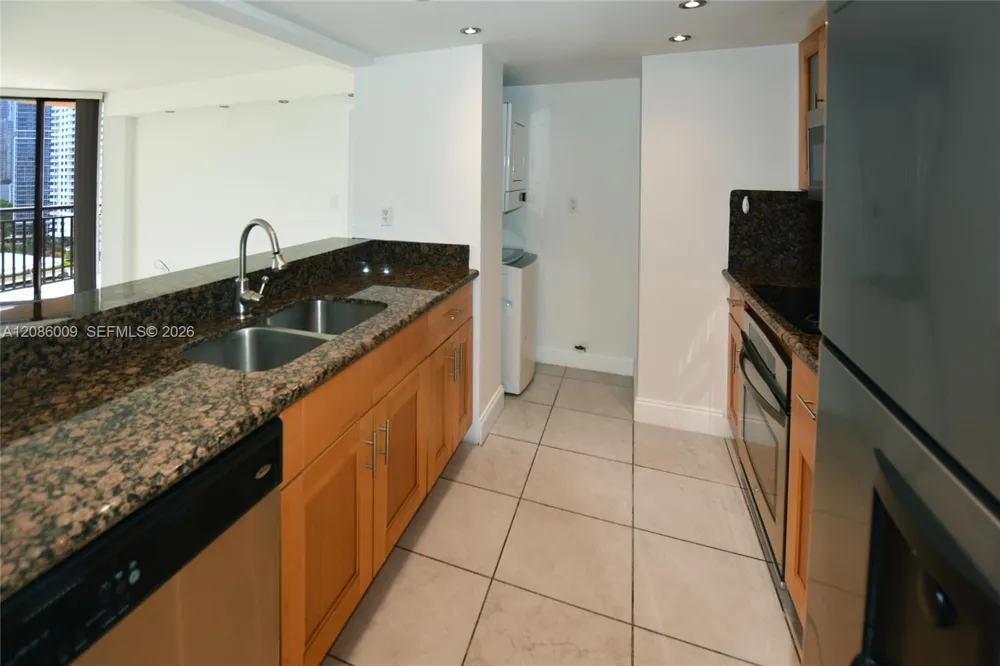 540 BRICKELL KEY DR #1511 Miami, FL 33131