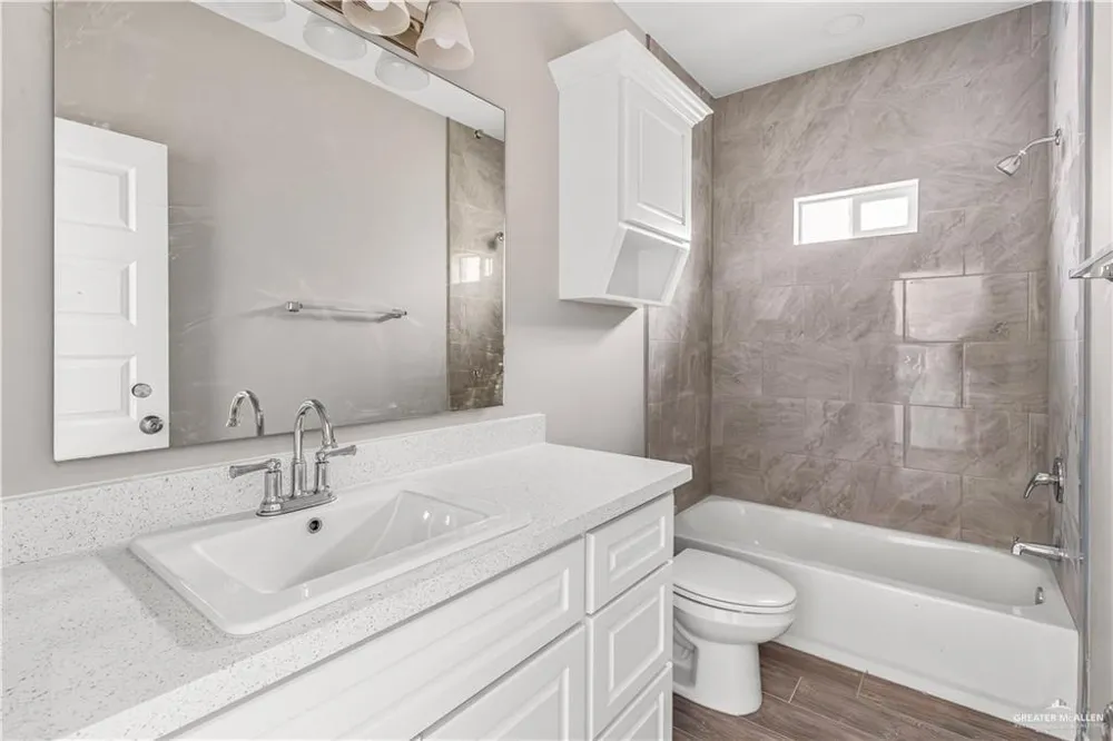 1614 Playa Drive #2 Weslaco, TX 78596