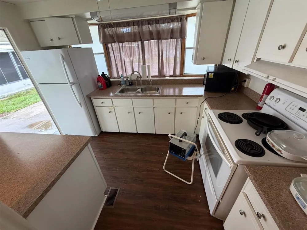 112 HOLIDAY LANE Auburndale, FL 33823