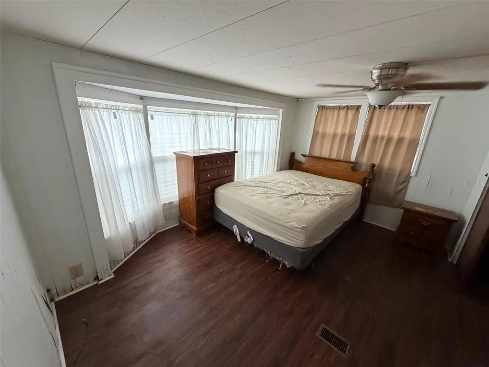 112 HOLIDAY LANE Auburndale, FL 33823