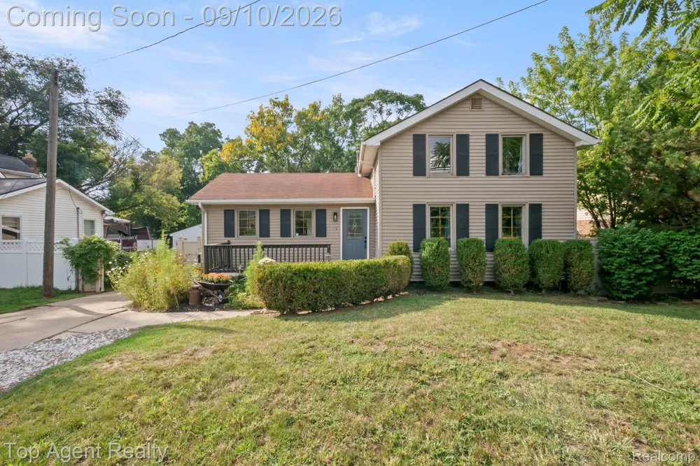 40695 Moravian Drive Clinton Charter Township, MI 48036