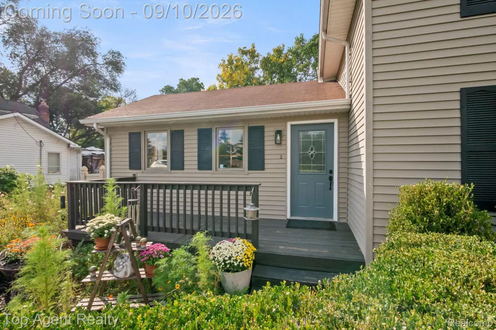 40695 Moravian Drive Clinton Charter Township, MI 48036