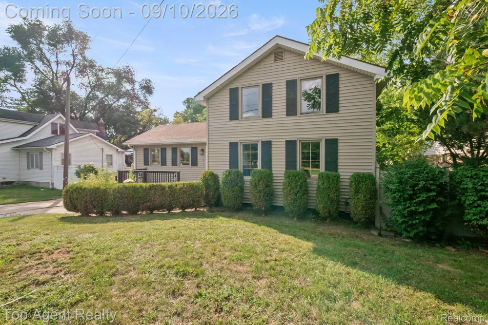 40695 Moravian Drive Clinton Charter Township, MI 48036