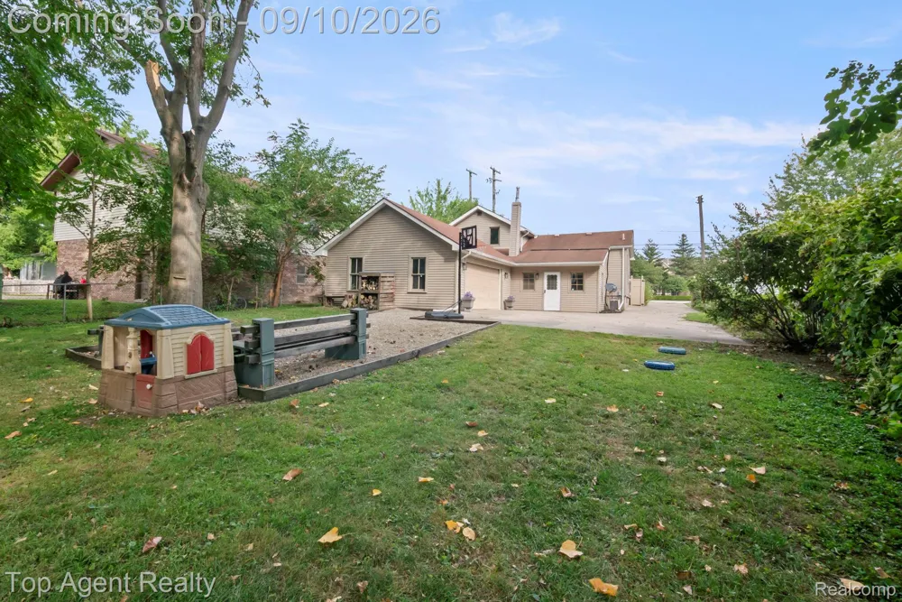 40695 Moravian Drive Clinton Charter Township, MI 48036