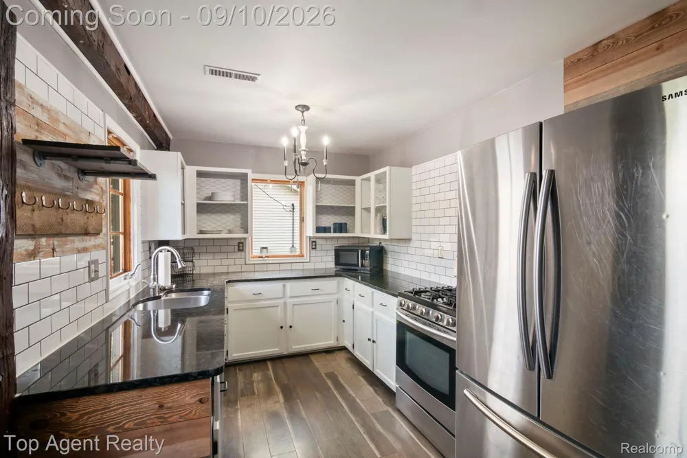 40695 Moravian Drive Clinton Charter Township, MI 48036