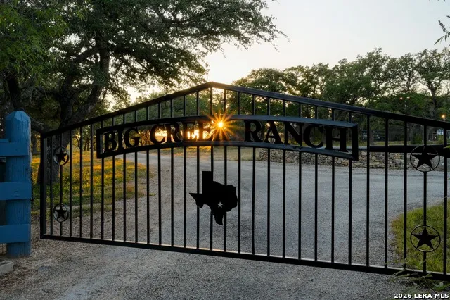 100 Big Creek Rd Blanco, TX 78606