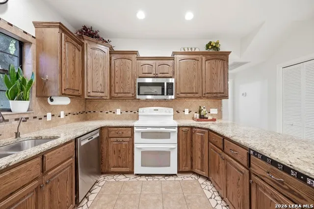 100 Big Creek Rd Blanco, TX 78606