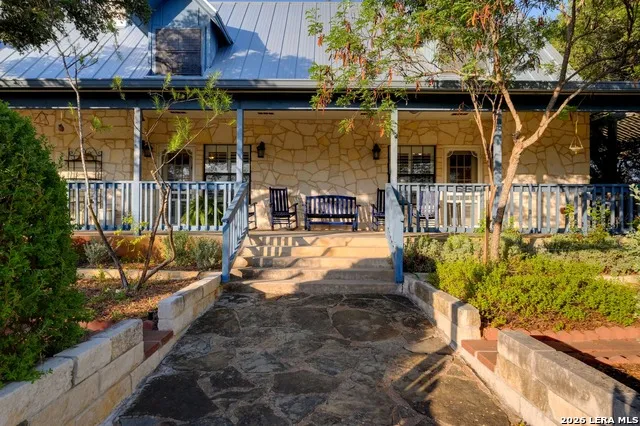 100 Big Creek Rd Blanco, TX 78606