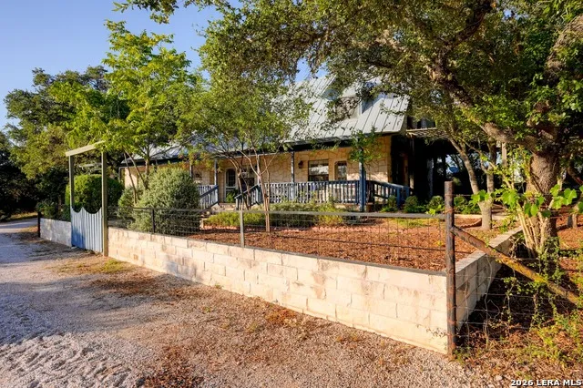 100 Big Creek Rd Blanco, TX 78606