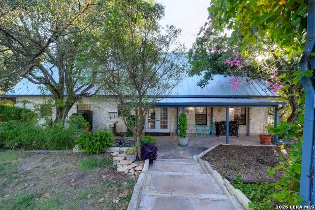 100 Big Creek Rd Blanco, TX 78606