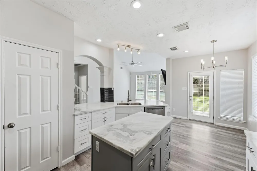4431 Forest Creek Missouri City, TX 77459