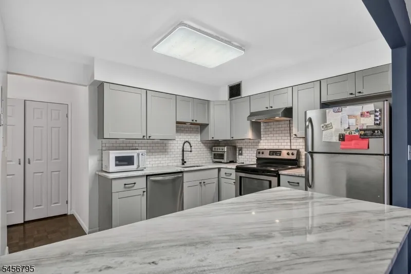 326 Prospect Ave #9J Unit 9J Hackensack City, NJ 07601