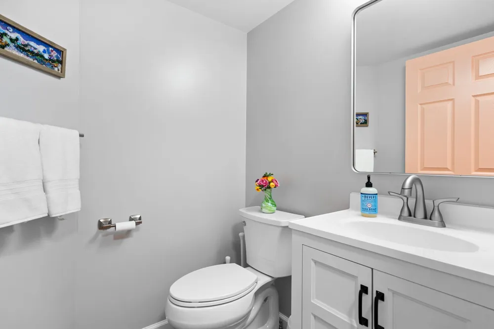 174 Commons Circle Saline, MI 48176
