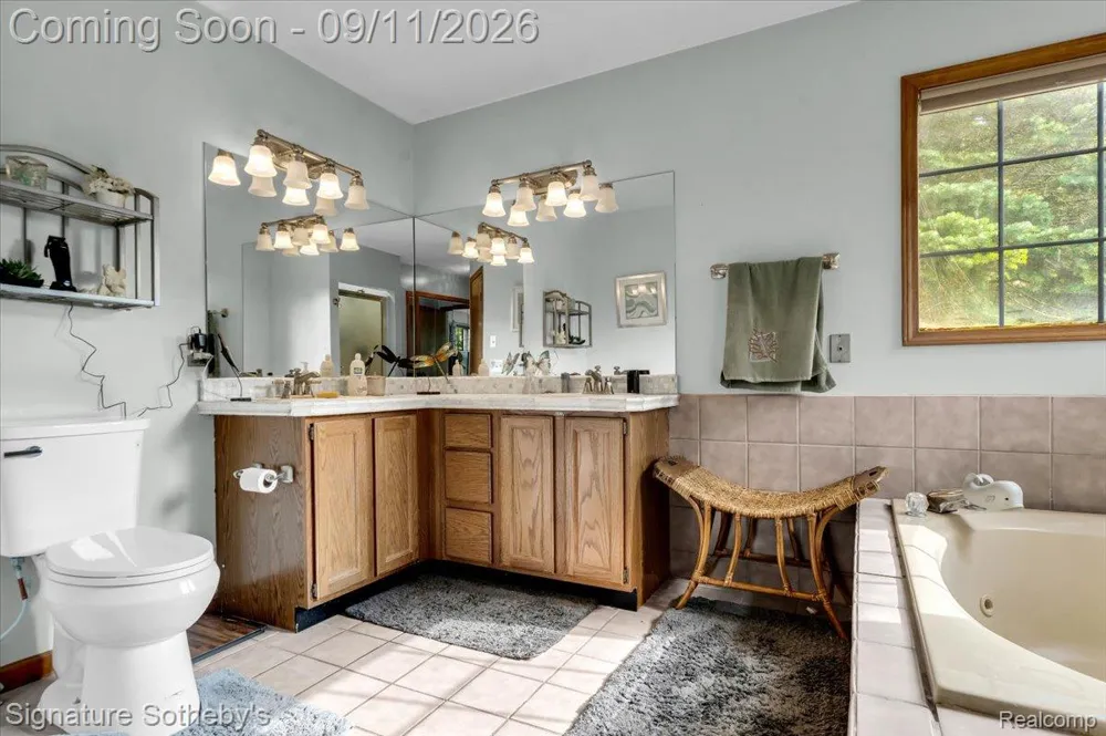 9925 Timothy Lane Green Oak Township, MI 48178