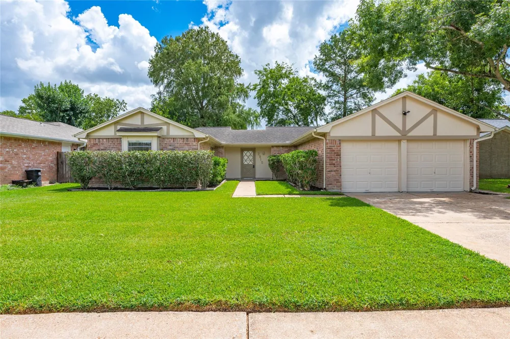 2915 Early Turn Drive Webster, TX 77598