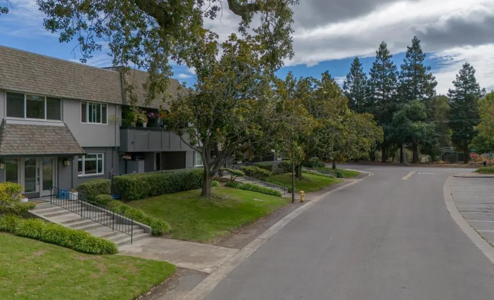 461 Burgess Drive #9 Menlo Park, CA 94025