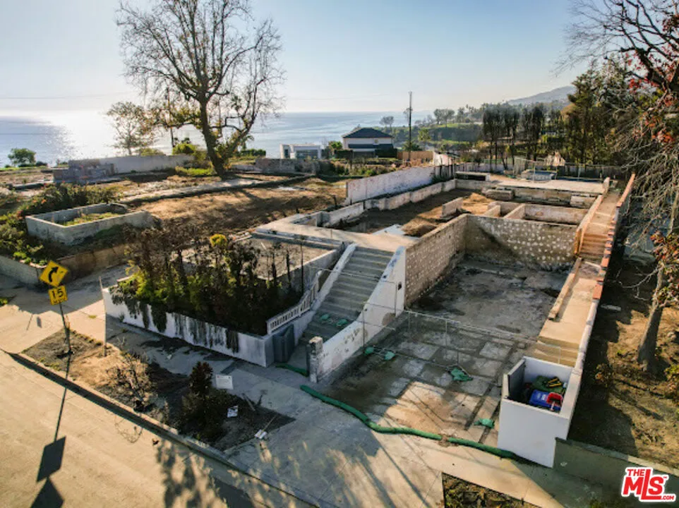 327 Grenola Street Pacific Palisades, CA 90272