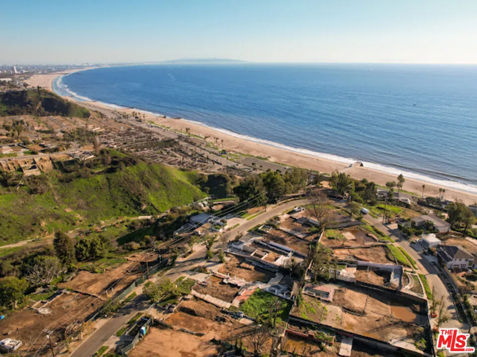 327 Grenola Street Pacific Palisades, CA 90272