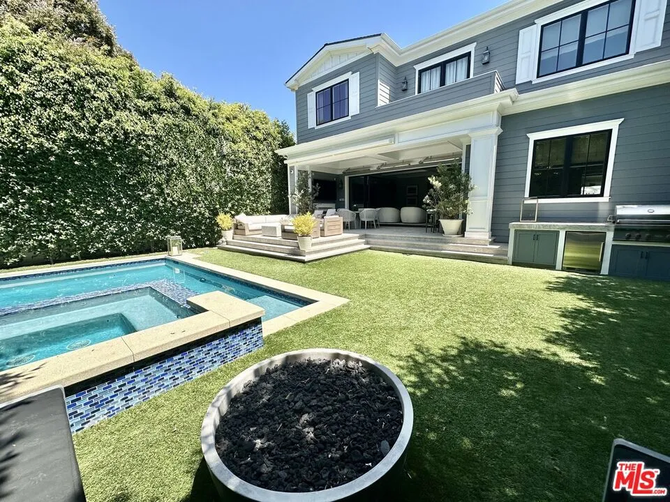 327 Grenola Street Pacific Palisades, CA 90272