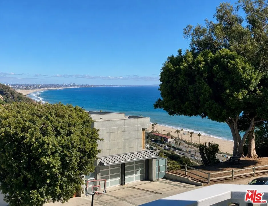 327 Grenola Street Pacific Palisades, CA 90272