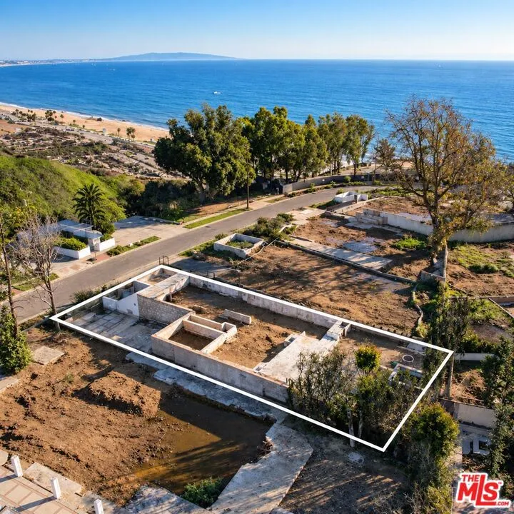 327 Grenola Street Pacific Palisades, CA 90272
