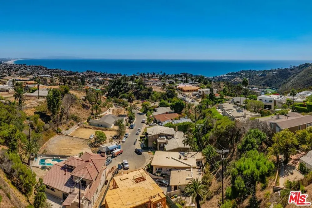 1026 Enchanted Way Pacific Palisades, CA 90272