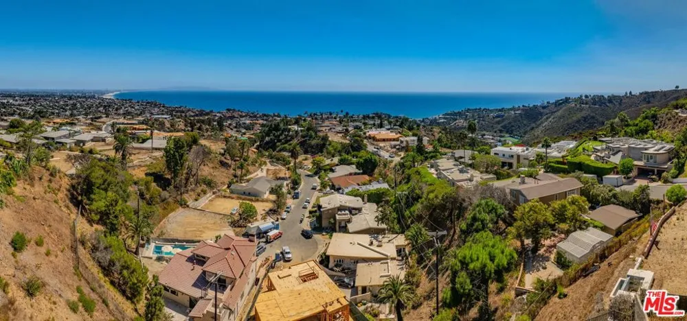 1026 Enchanted Way Pacific Palisades, CA 90272