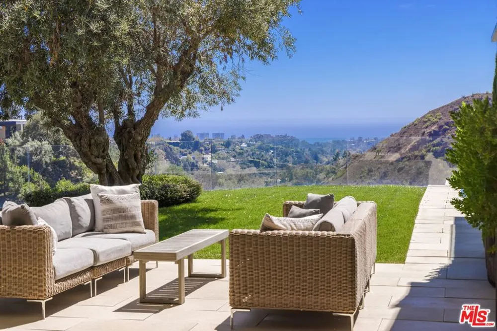 1550 Casale Road Pacific Palisades, CA 90272