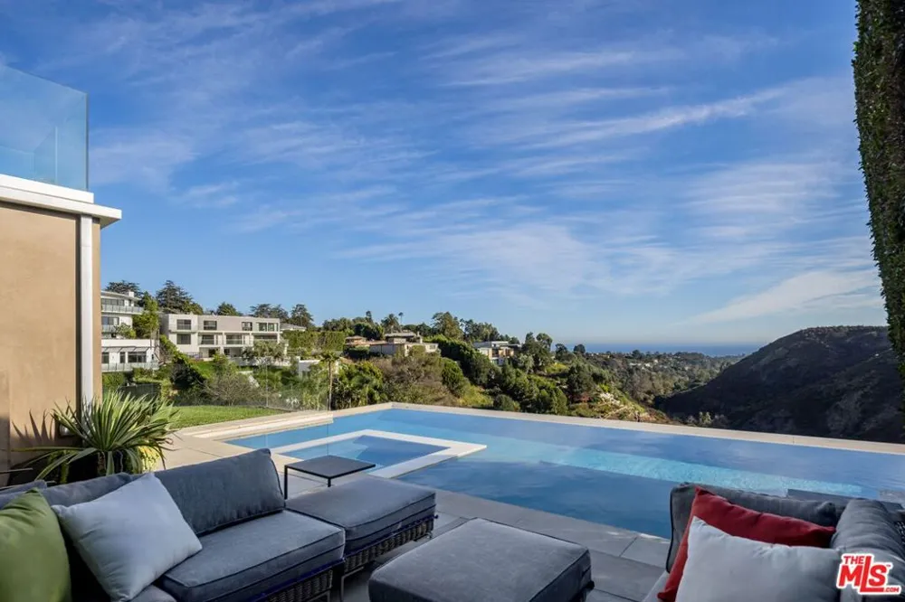 1550 Casale Road Pacific Palisades, CA 90272