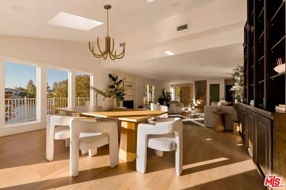 4707 Park Olivo Calabasas, CA 91302