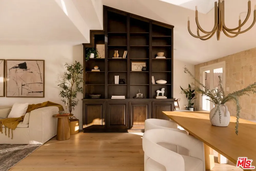 4707 Park Olivo Calabasas, CA 91302