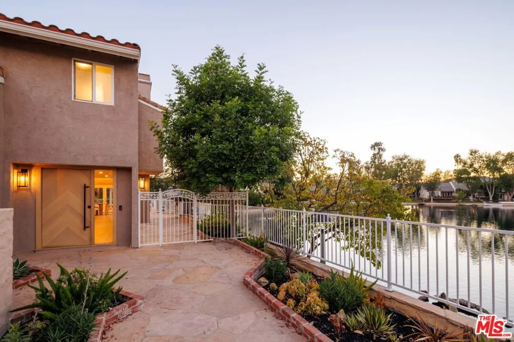 4707 Park Olivo Calabasas, CA 91302