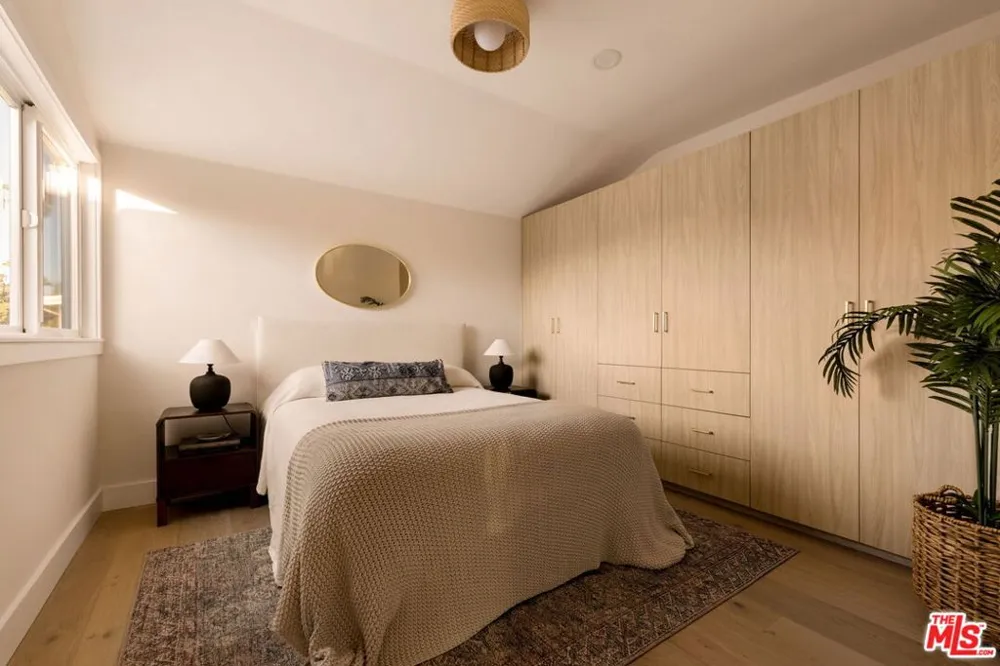 4707 Park Olivo Calabasas, CA 91302