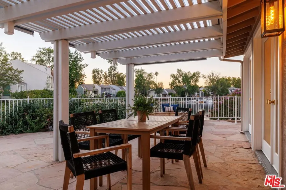 4707 Park Olivo Calabasas, CA 91302
