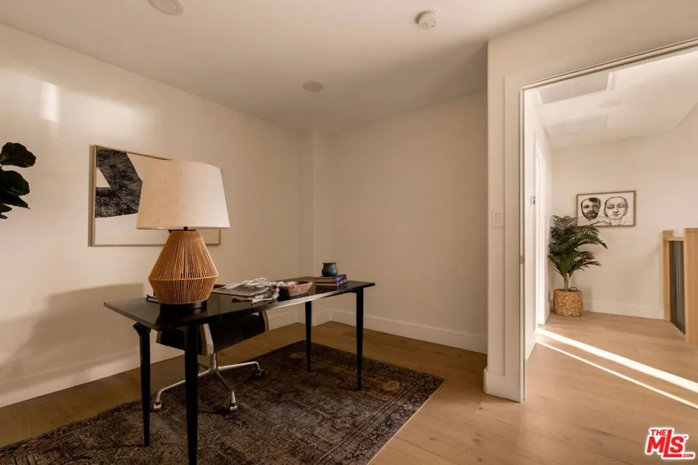 4707 Park Olivo Calabasas, CA 91302