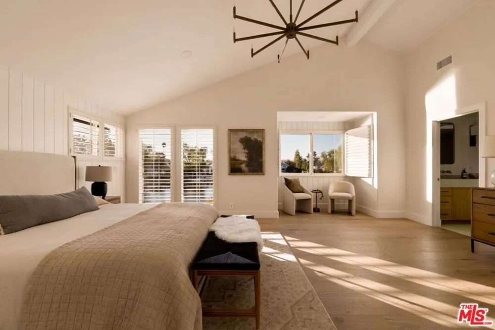 4707 Park Olivo Calabasas, CA 91302